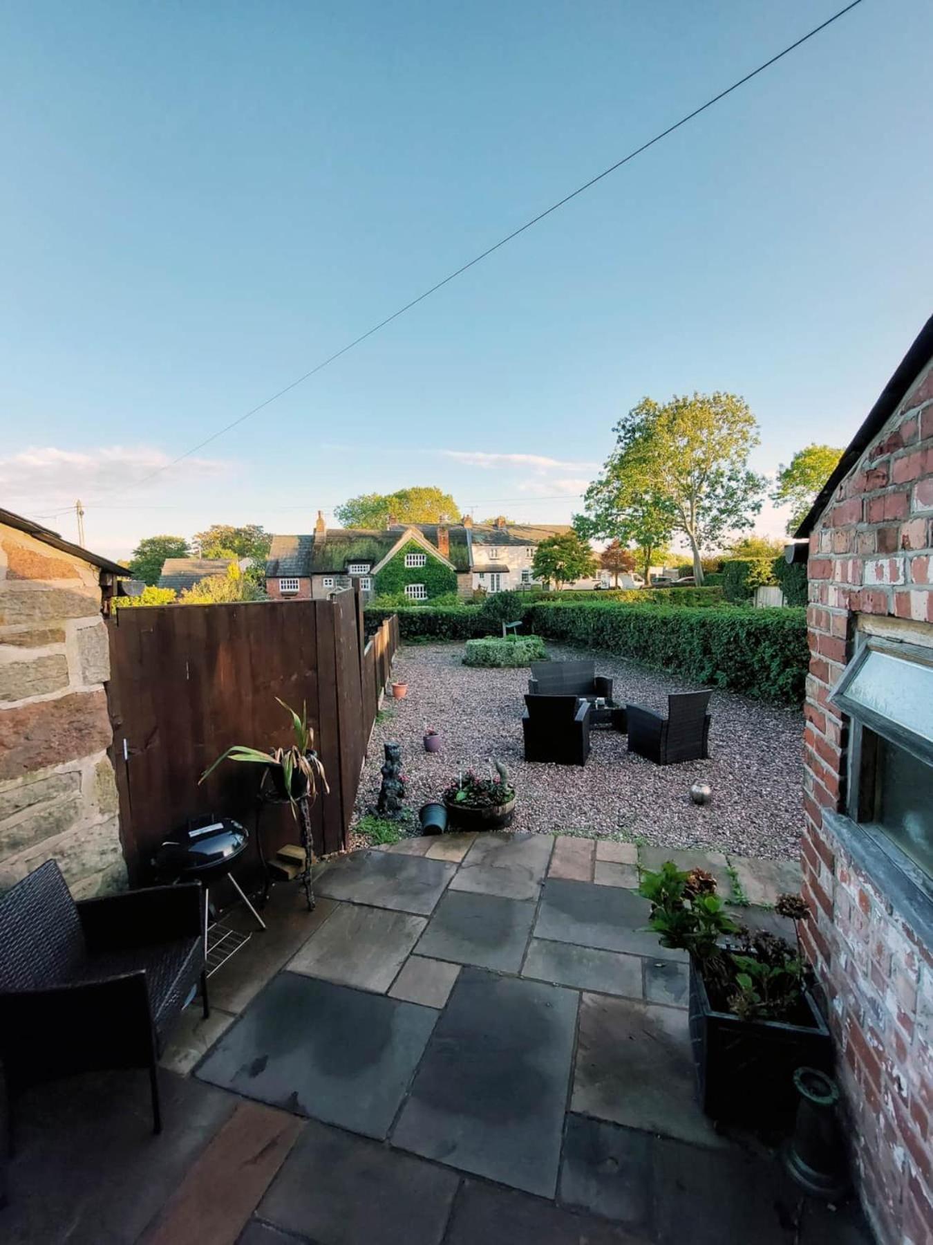 The Old Mill Barn With Hot Tub And Private Use Of Heated Pool Villa Wirral Exterior photo