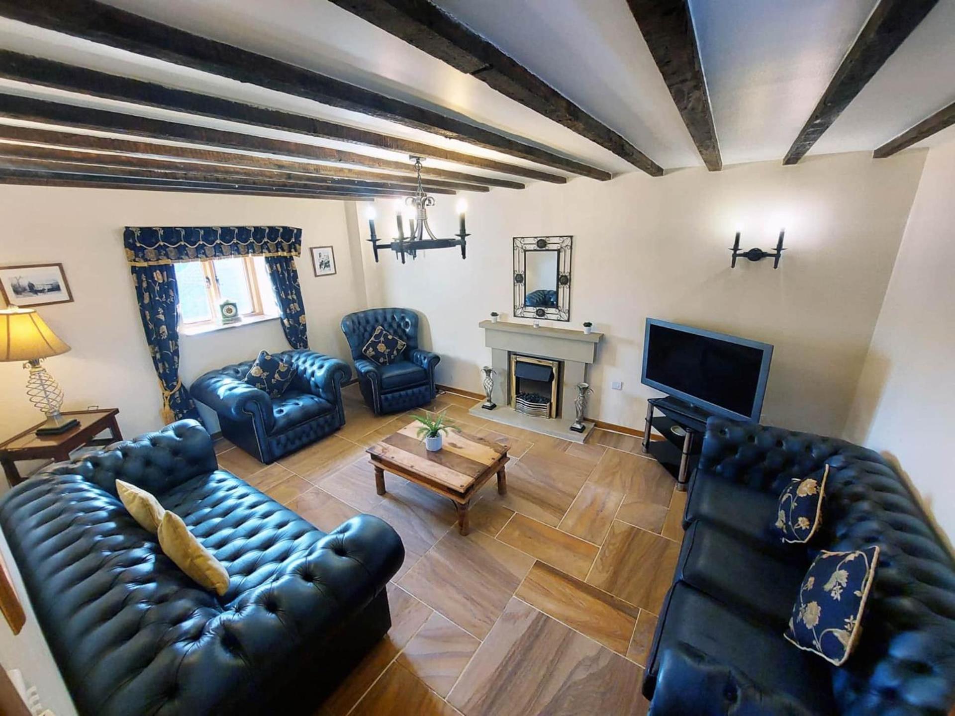 The Old Mill Barn With Hot Tub And Private Use Of Heated Pool Villa Wirral Exterior photo